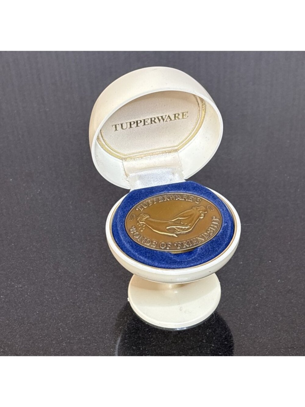 Vtg Tupperware Bonds Of Friendship Bronze Token Medal Original Clamshell Case